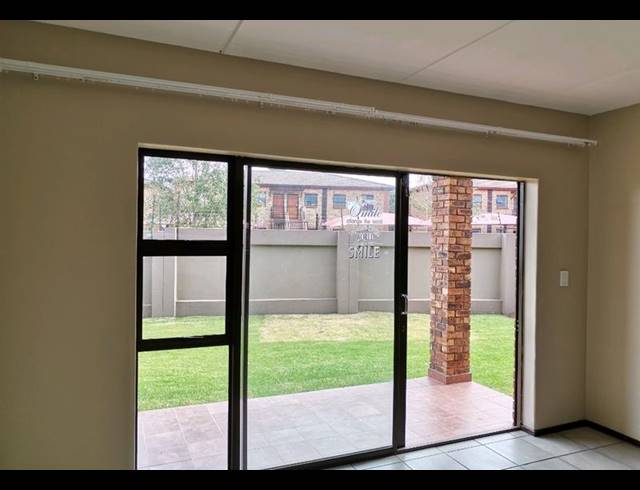 3 BEDROOM TOWNHOUSE FOR SALE IN SONNEVELD